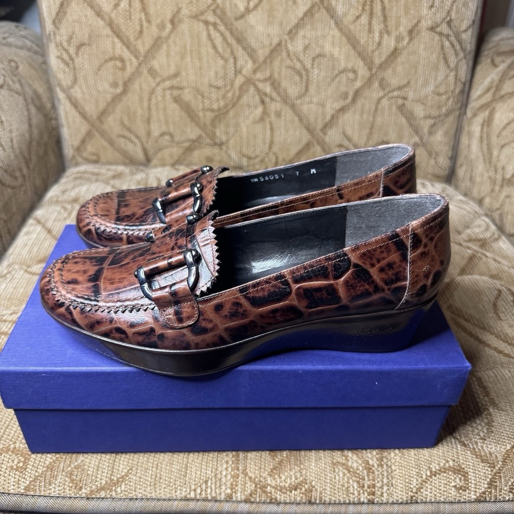 Stuart Weitzman Heeled Loafers 7 M Brown Black Tortoise Toe Buckle Career Work‎